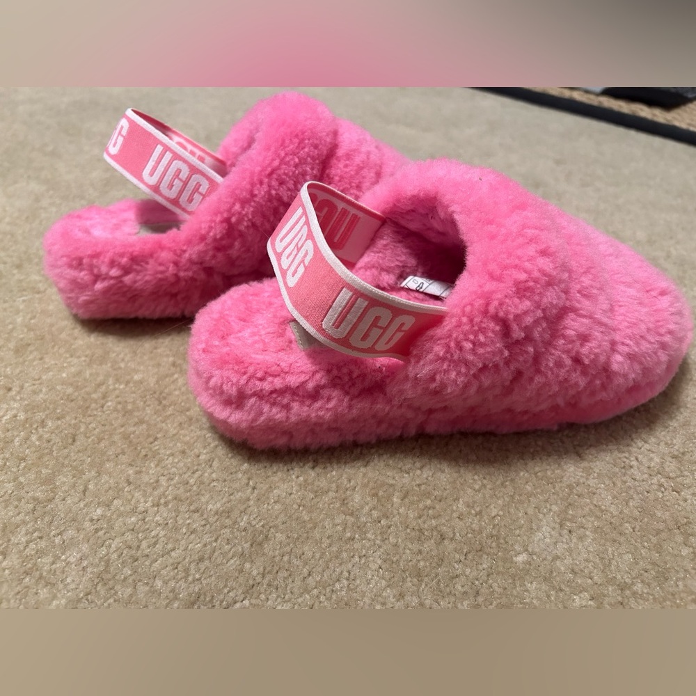 NEW 100% Authentic UGG “Fluff Yeah” slides/slippers, pink size 7
